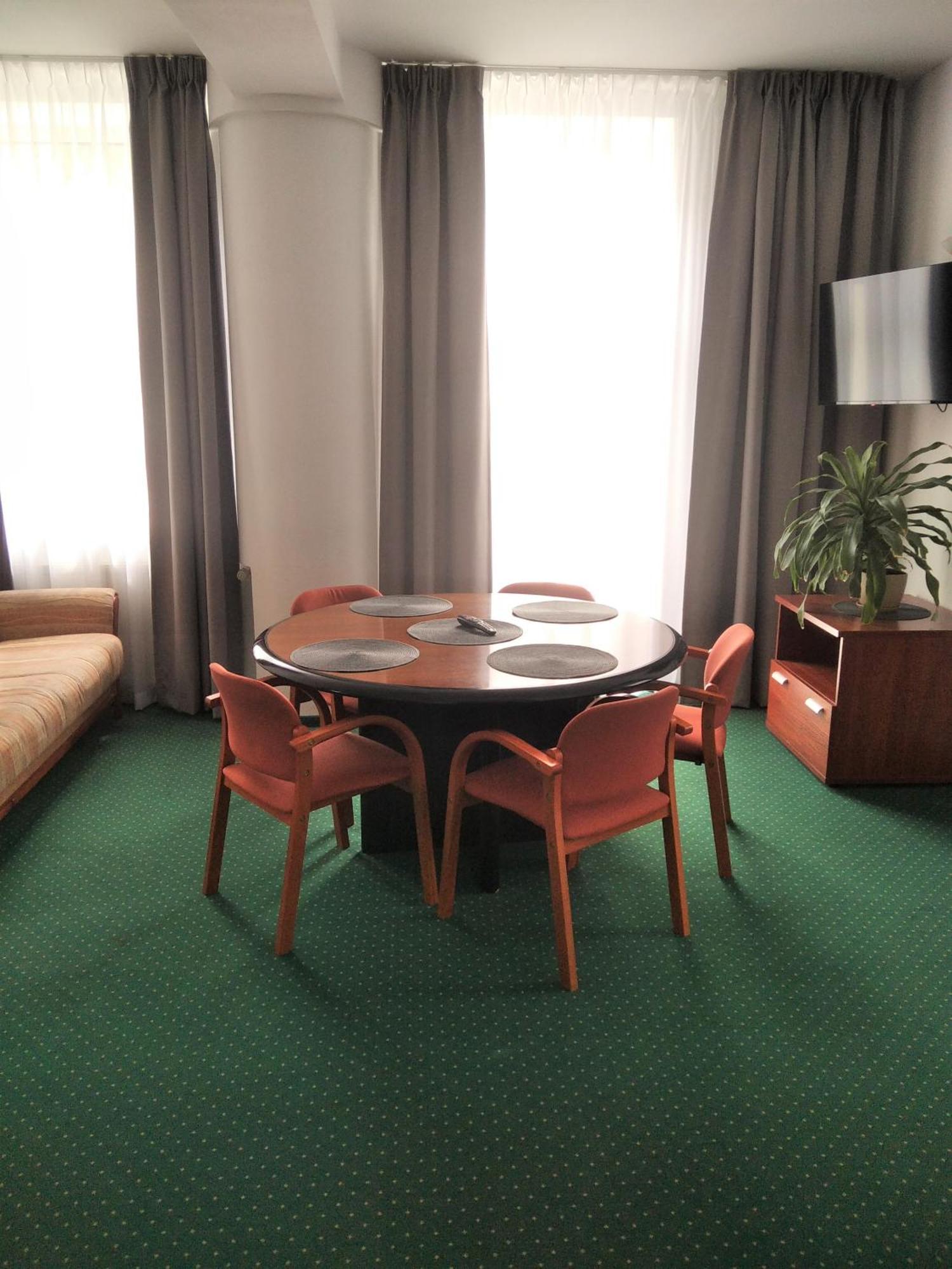 Centrum Szkoleniowo-Konferencyjne Spolem ワルシャワ エクステリア 写真